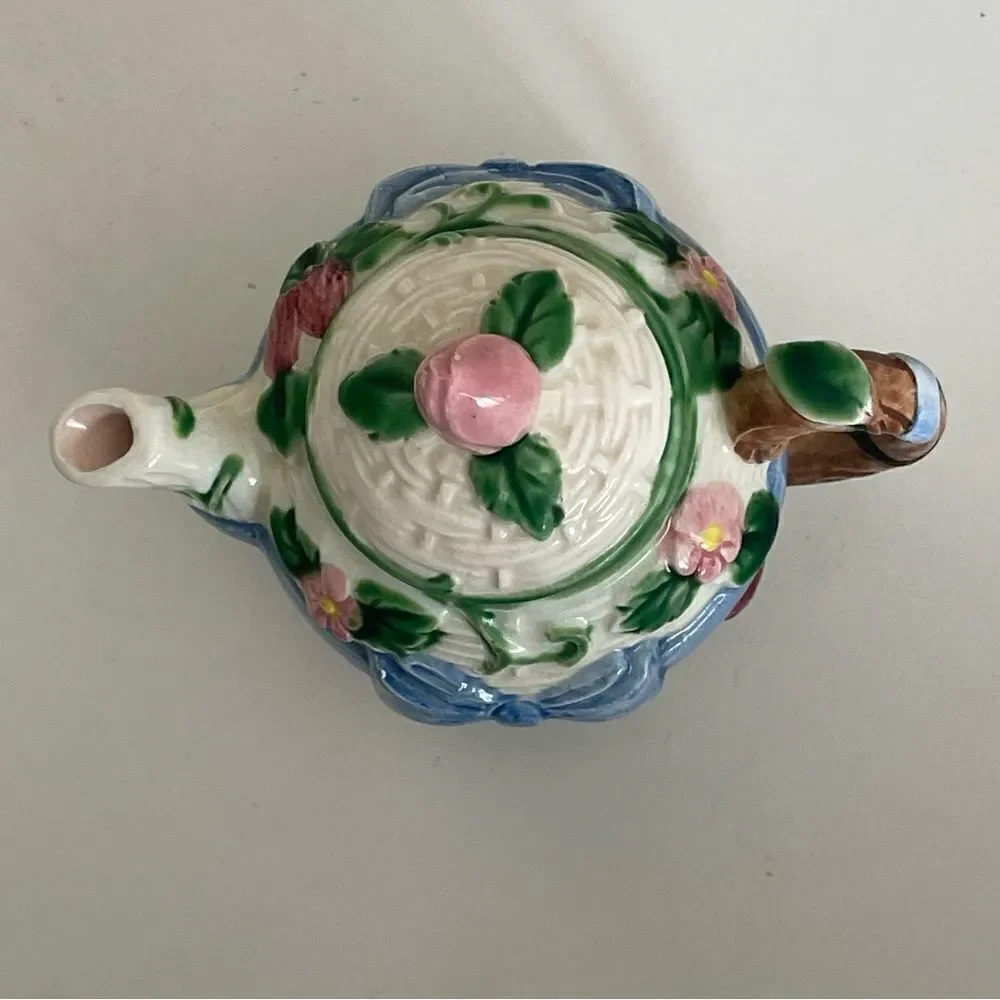 Unbranded vintage teapot
